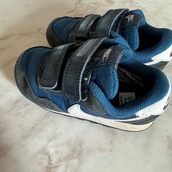 Nike Velcro sneakers toddler size 8 - Picture 4 of 5